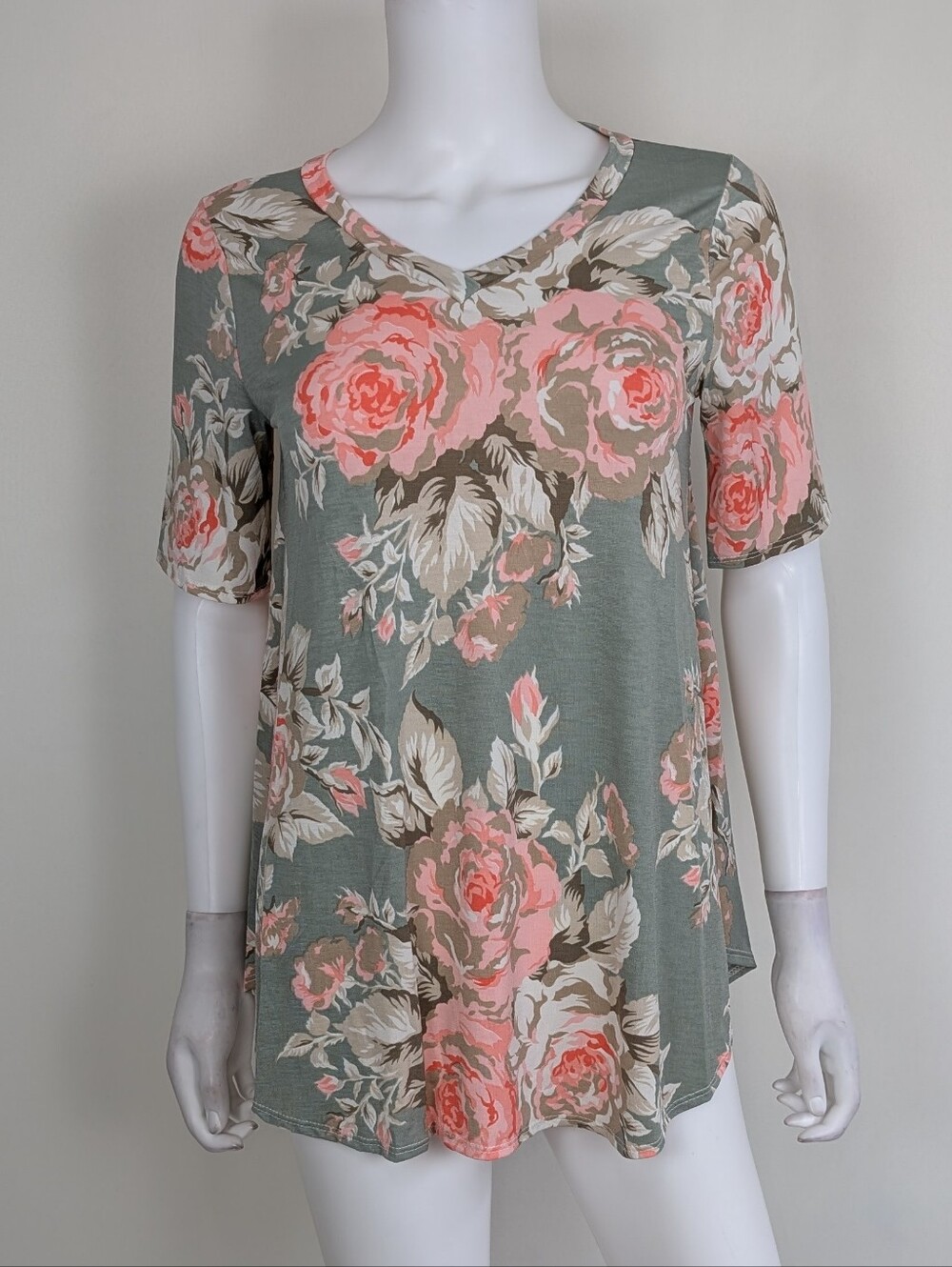 Green And Pink Roses Floral Print V Neck Short Sleeve Stretchy Tee